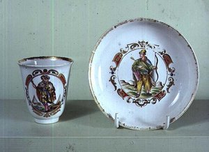 Šálek a podšálek, továrna Vezzi, Benátky, cca 1725 (porcelán)